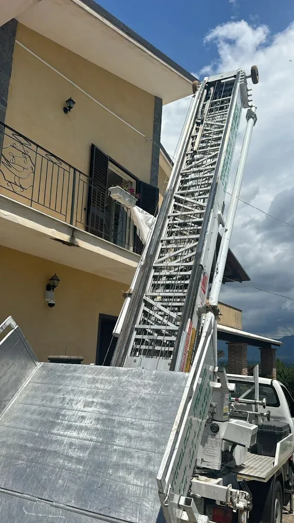 Montascale N.D. Traslochi in azione ai piani alti